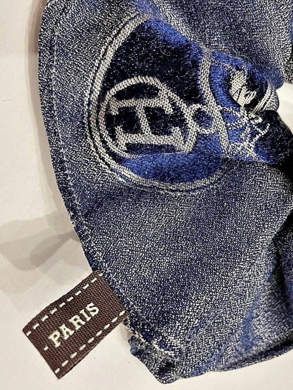 Hermès Silk Scrunchie Blue upcycled from authentic silk scarf - Picture 2 of 6